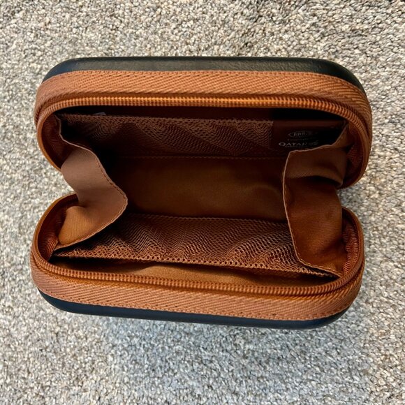 Eric's Travel Men's / Women's Toiletry Box - Brown and Black - Picture 2 of 4